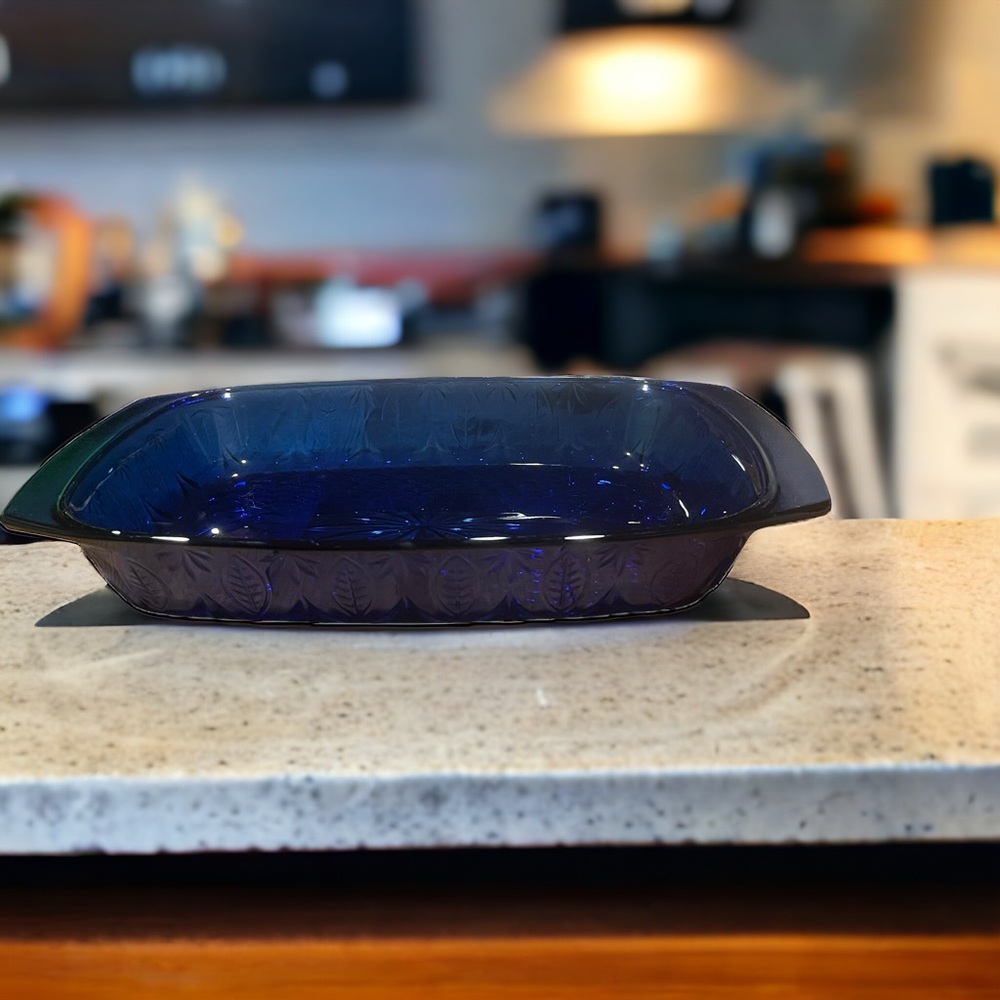 Avon Royal Sapphire Glass Oven to Table Bake Dish, Vintage